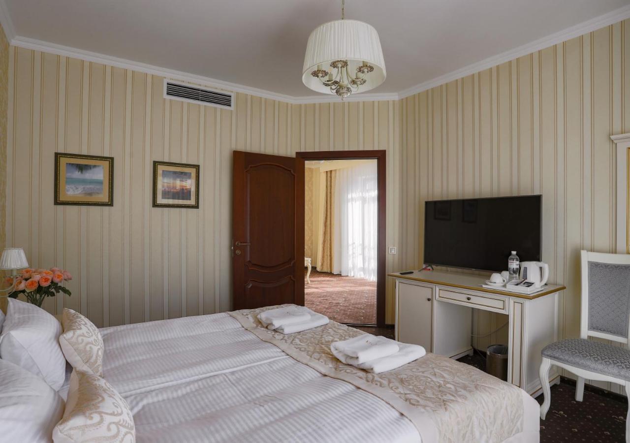Fenix Town Hotel Vinnytsia Exterior foto